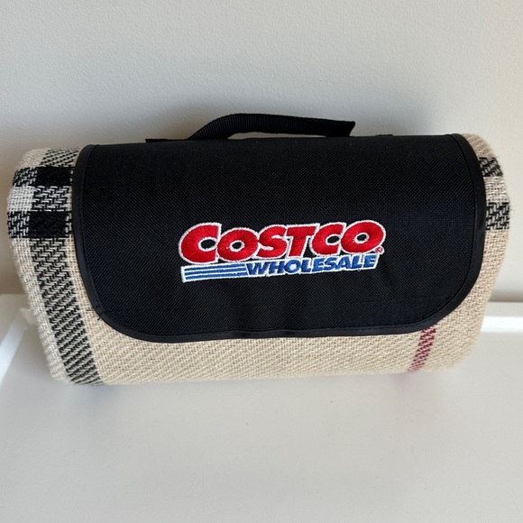 NWOT Costco Packable Outdoor Picnic Blanket Tan Black Red Plaid Nova Check - Picture 4 of 9